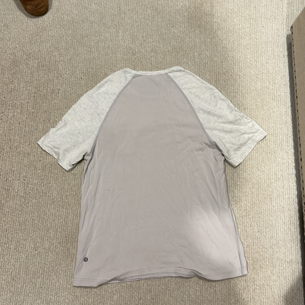 Lululemon Light Gray Tee Shirt size L - Picture 2 of 2